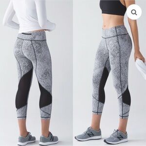 Lululemon Speed Up Leggings- Black and White 🖤🤍